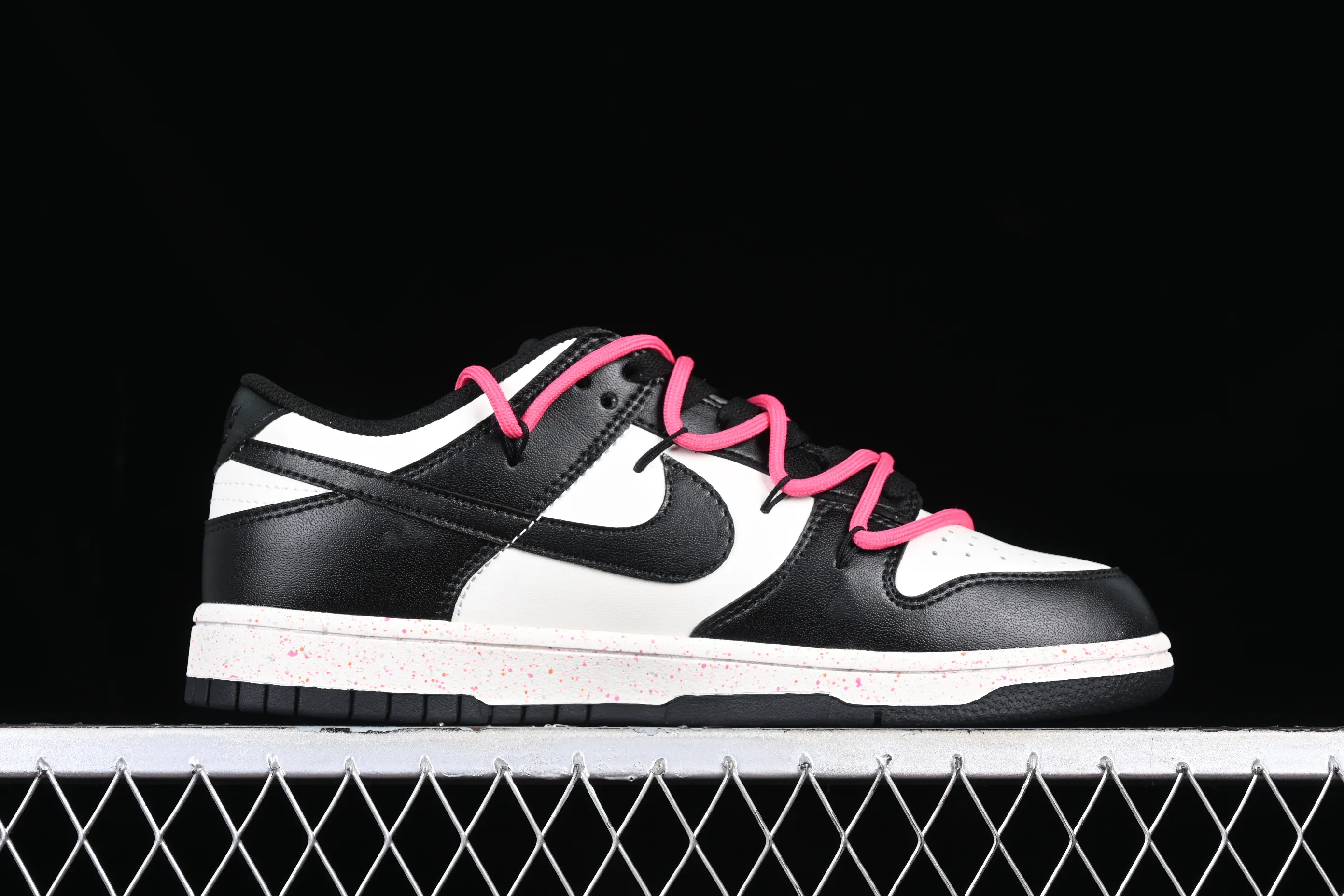 All Categories Nk SB Dunk Series Nk SB Dunk Low Low-top sneakers Nk Dunk Low "Multi Color" Vibrant three hooks Customized version of deconstructed strap casual sneakers FD4623-131